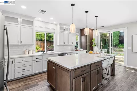 Kitchen - 5625 Applegate Way, Dublin, CA 94568 photo 3 of 6