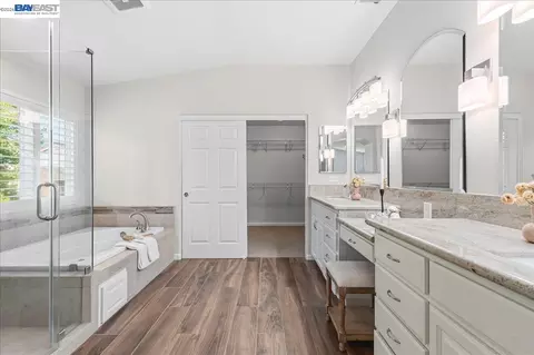 Bath - 5625 Applegate Way, Dublin, CA 94568 photo 1 of 5