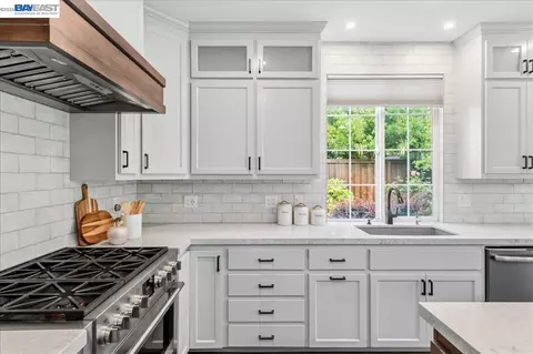 Kitchen - 5625 Applegate Way, Dublin, CA 94568 photo 4 of 6