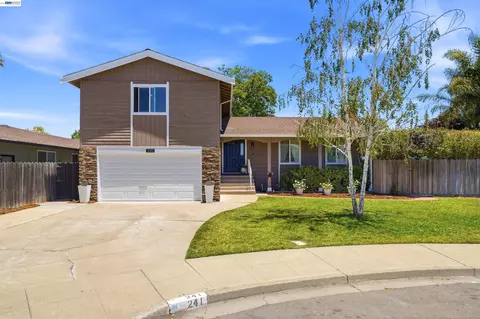 241 Garnet Dr, Livermore, CA 94550