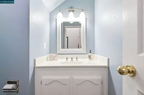 Bath - 1345 Shell Ln, Clayton, CA 94517 photo 3 of 7