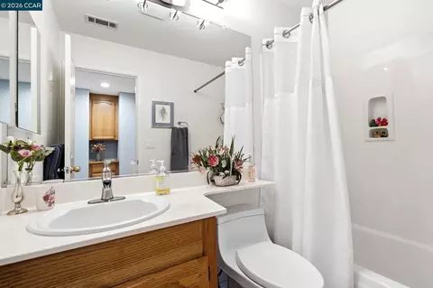 Bath - 1345 Shell Ln, Clayton, CA 94517 photo 4 of 7