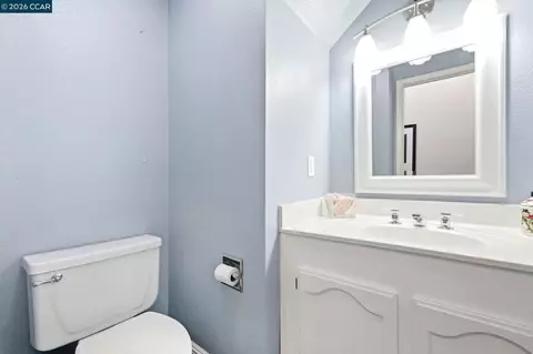 Bath - 1345 Shell Ln, Clayton, CA 94517 photo 2 of 7