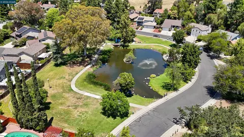 View/Area - 4430 Eagle Peak Rd #D, Concord, CA 94521 photo 2 of 4