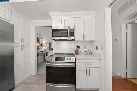 Kitchen - 4430 Eagle Peak Rd #D, Concord, CA 94521 photo 2 of 3