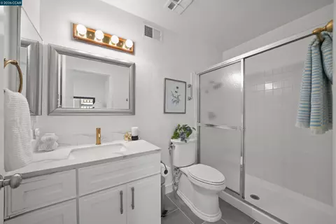 Bath - 4430 Eagle Peak Rd #D, Concord, CA 94521 photo 4 of 4