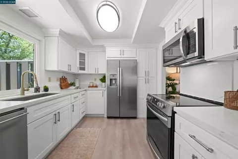 Kitchen - 4430 Eagle Peak Rd #D, Concord, CA 94521 photo 3 of 3