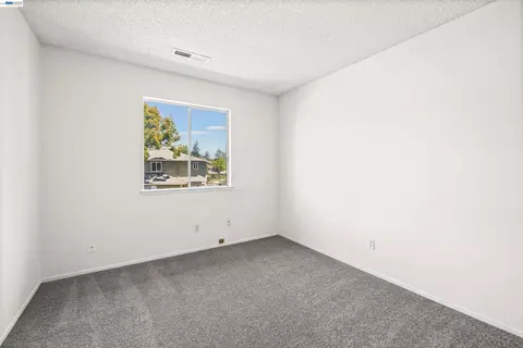 Bedroom - 7552 Silvertree Ln #25, Dublin, CA 94568 photo 6 of 11