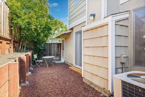 Exterior - 7552 Silvertree Ln #25, Dublin, CA 94568 photo 4 of 7