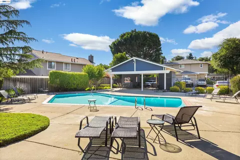 Exterior - 7552 Silvertree Ln #25, Dublin, CA 94568 photo 6 of 7