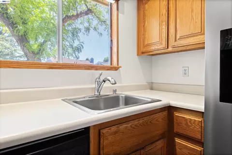 Kitchen - 7552 Silvertree Ln #25, Dublin, CA 94568 photo 2 of 4