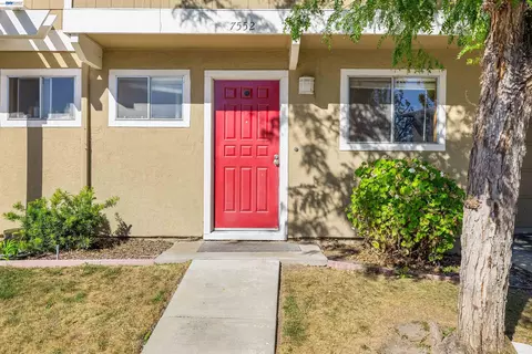 Exterior - 7552 Silvertree Ln #25, Dublin, CA 94568 photo 2 of 7
