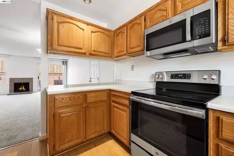 Kitchen - 7552 Silvertree Ln #25, Dublin, CA 94568 photo 4 of 4