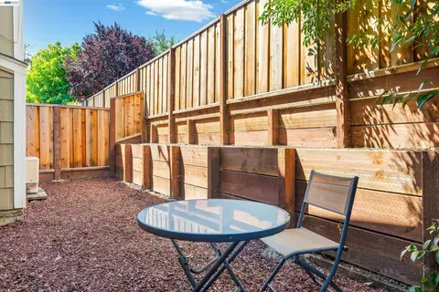 Exterior - 7552 Silvertree Ln #25, Dublin, CA 94568 photo 3 of 7