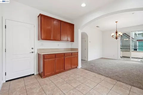 Entry Way - 1121 Andreas Ln, Tracy, CA 95376 photo 3 of 4