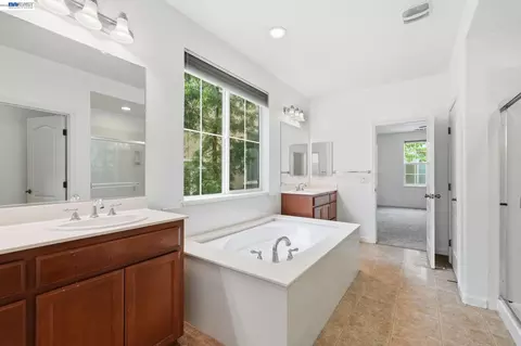 Entry Way - 1121 Andreas Ln, Tracy, CA 95376 photo 1 of 4