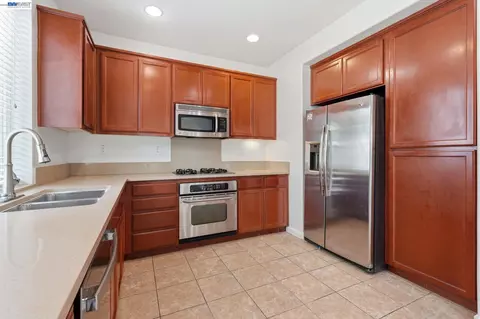 Kitchen - 1121 Andreas Ln, Tracy, CA 95376 photo 1 of 4