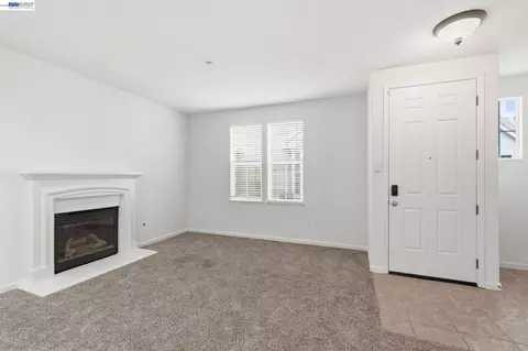 Living - 1121 Andreas Ln, Tracy, CA 95376 photo 3 of 3