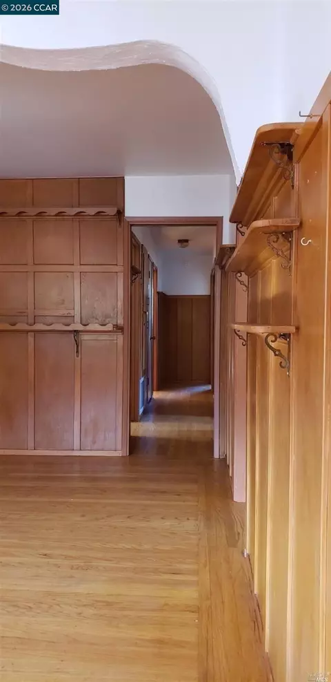 Entry Way - 620 Kentucky St, Vallejo, CA 94590 photo 3 of 3