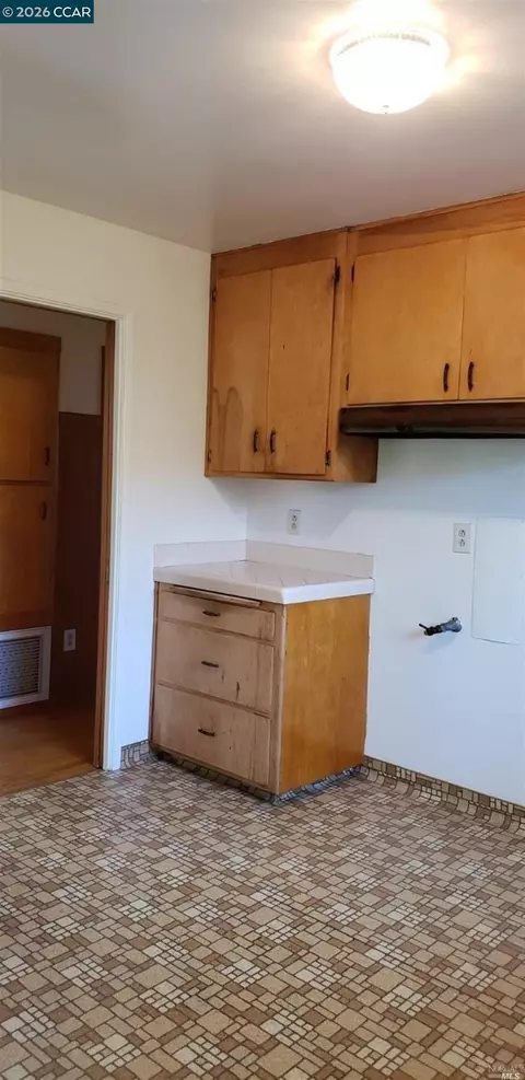 Kitchen - 620 Kentucky St, Vallejo, CA 94590 photo 10 of 10