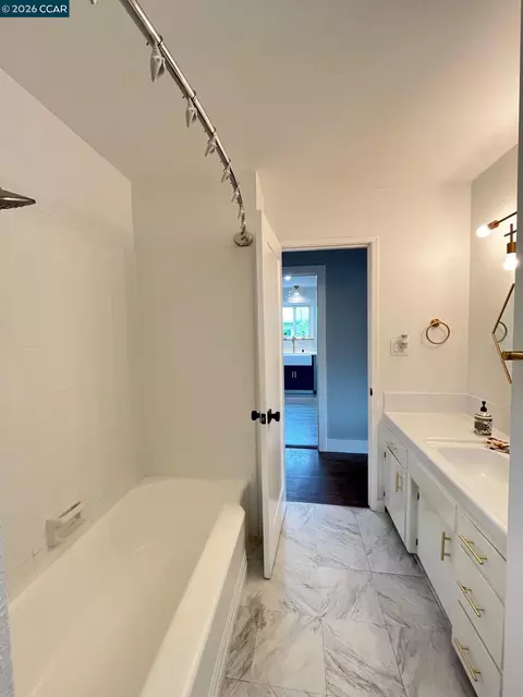 Bath - 620 Kentucky St, Vallejo, CA 94590 photo 2 of 2