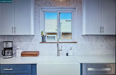 Kitchen - 620 Kentucky St, Vallejo, CA 94590 photo 6 of 10
