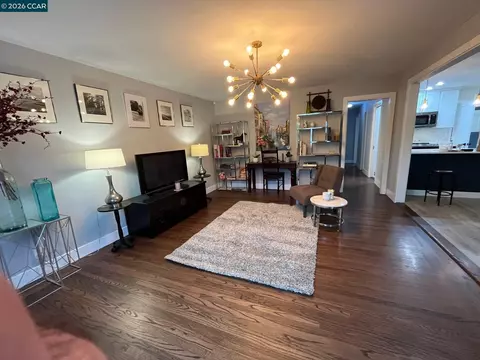 Living - 620 Kentucky St, Vallejo, CA 94590 photo 1 of 2