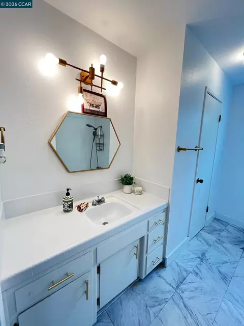 Bath - 620 Kentucky St, Vallejo, CA 94590 photo 1 of 2