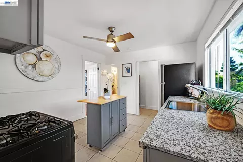 Kitchen - 415 Napa St, Vallejo, CA 94590 photo 7 of 12