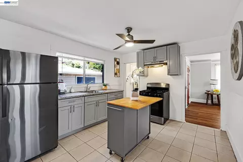 Kitchen - 415 Napa St, Vallejo, CA 94590 photo 6 of 12