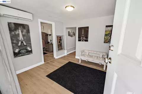 Entry Way - 415 Napa St, Vallejo, CA 94590 photo 6 of 11