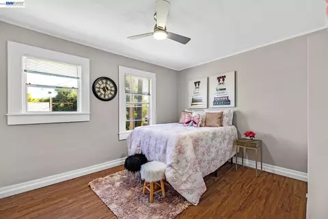 Bedroom - 415 Napa St, Vallejo, CA 94590 photo 6 of 15