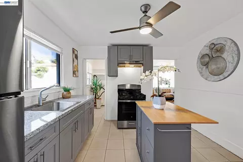 Kitchen - 415 Napa St, Vallejo, CA 94590 photo 5 of 12
