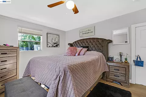 Bedroom - 415 Napa St, Vallejo, CA 94590 photo 13 of 15
