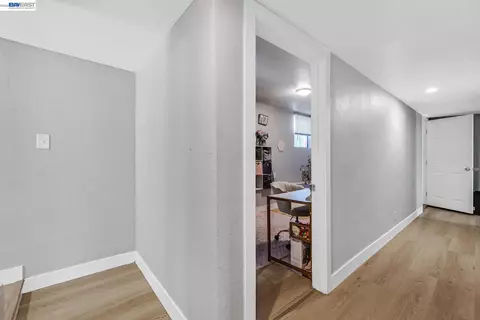 Entry Way - 415 Napa St, Vallejo, CA 94590 photo 9 of 11