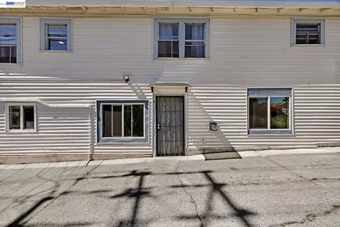 Exterior - 415 Napa St, Vallejo, CA 94590 photo 3 of 11