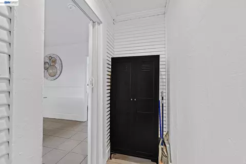 Entry Way - 415 Napa St, Vallejo, CA 94590 photo 2 of 11