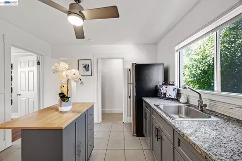 Kitchen - 415 Napa St, Vallejo, CA 94590 photo 4 of 12