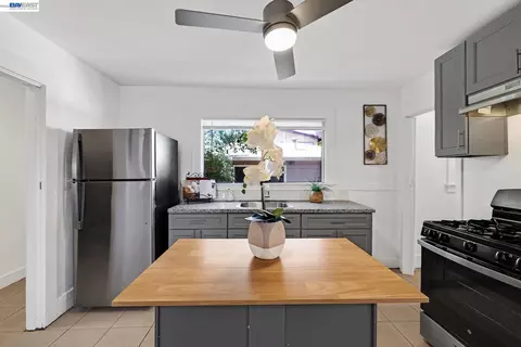 Kitchen - 415 Napa St, Vallejo, CA 94590 photo 2 of 12