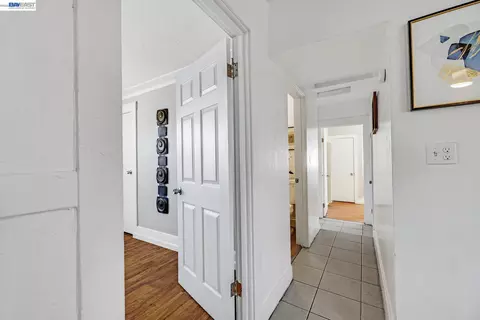 Entry Way - 415 Napa St, Vallejo, CA 94590 photo 3 of 11