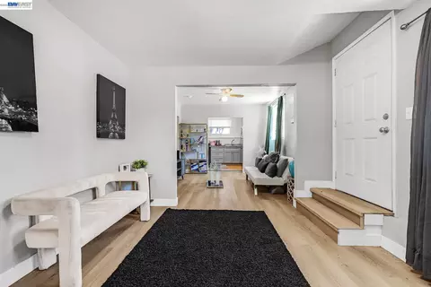 Entry Way - 415 Napa St, Vallejo, CA 94590 photo 8 of 11
