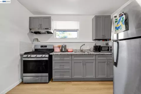 Kitchen - 415 Napa St, Vallejo, CA 94590 photo 11 of 12