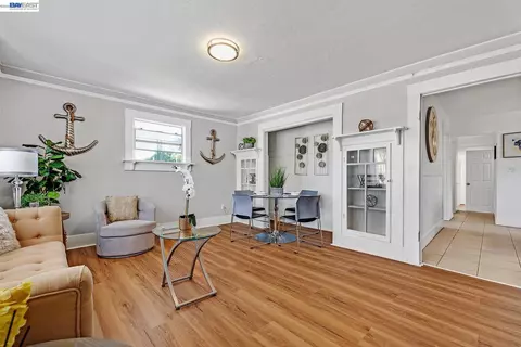 Living - 415 Napa St, Vallejo, CA 94590 photo 1 of 1