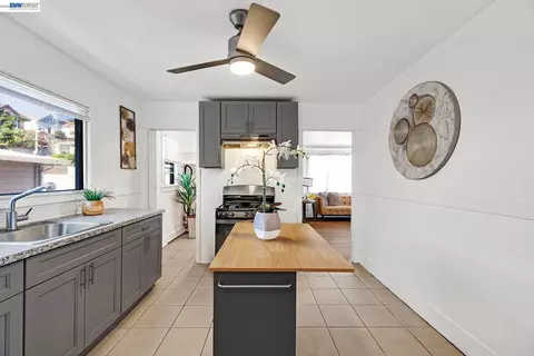 Kitchen - 415 Napa St, Vallejo, CA 94590 photo 3 of 12