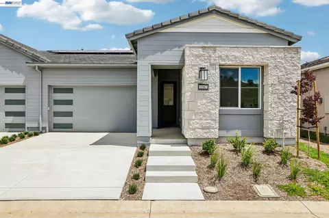 1087 Riverbend Dr, Brentwood, CA 94513