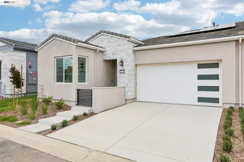 1079 Riverbend Dr, Brentwood, CA 94513