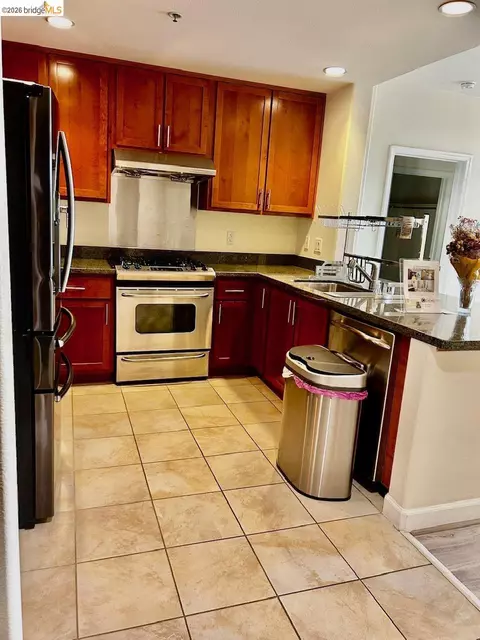 Kitchen - 423 7th St #313, Oakland, CA 94607 photo 5 of 8