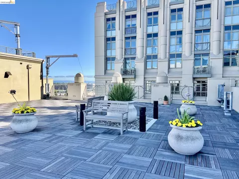 Exterior - 423 7th St #313, Oakland, CA 94607 photo 1 of 1