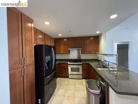 Kitchen - 423 7th St #313, Oakland, CA 94607 photo 6 of 8