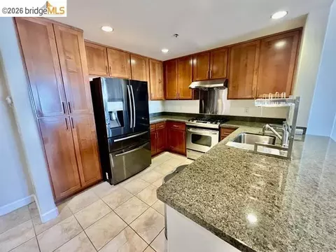 Kitchen - 423 7th St #313, Oakland, CA 94607 photo 7 of 8